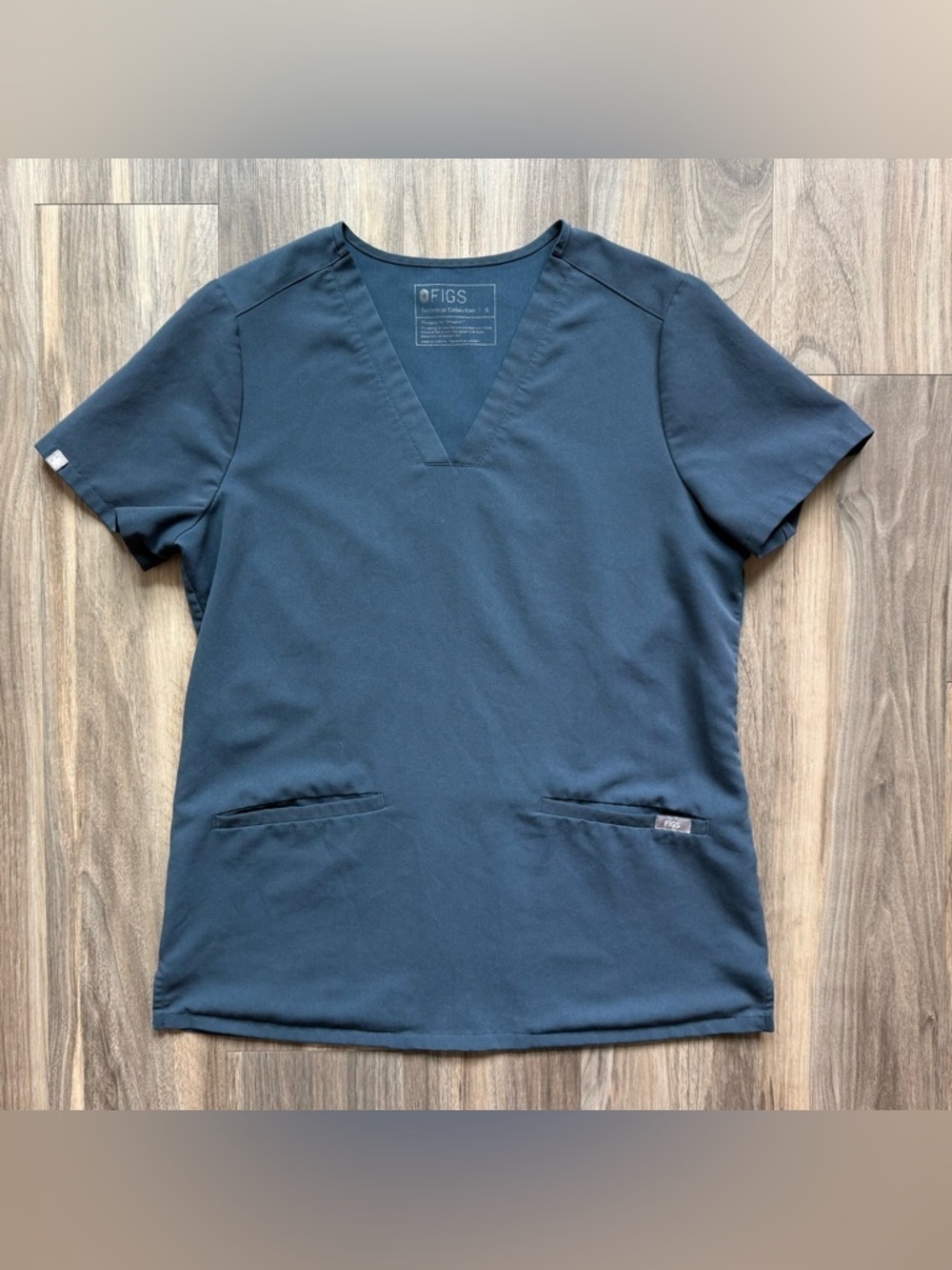 FIGS Two-Pocket V-Neck Scrub Top in Navy Blue Size S